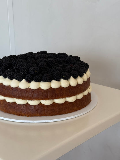 Naked Berry Round Cake