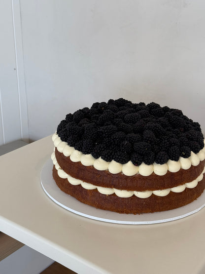 Naked Berry Round Cake