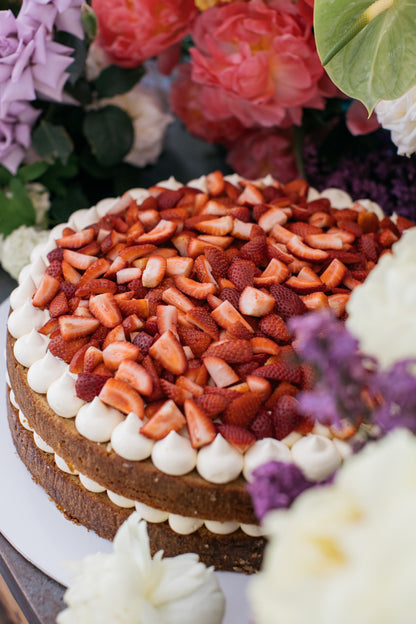 Naked Berry Round Cake