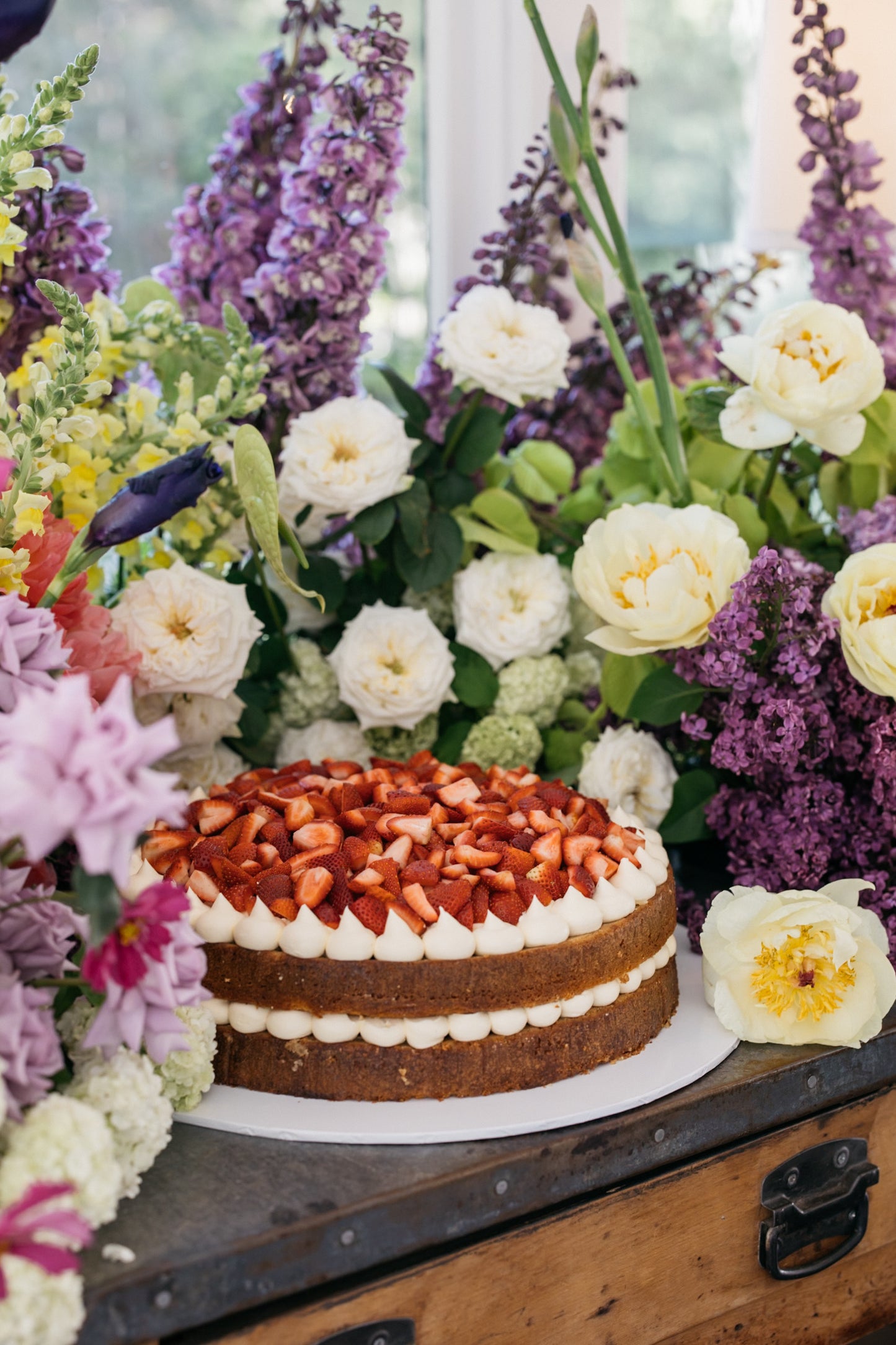 Naked Berry Round Cake