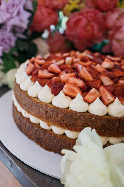 Naked Berry Round Cake